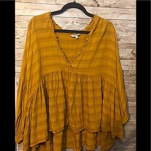 Mustard colored babydoll style top.